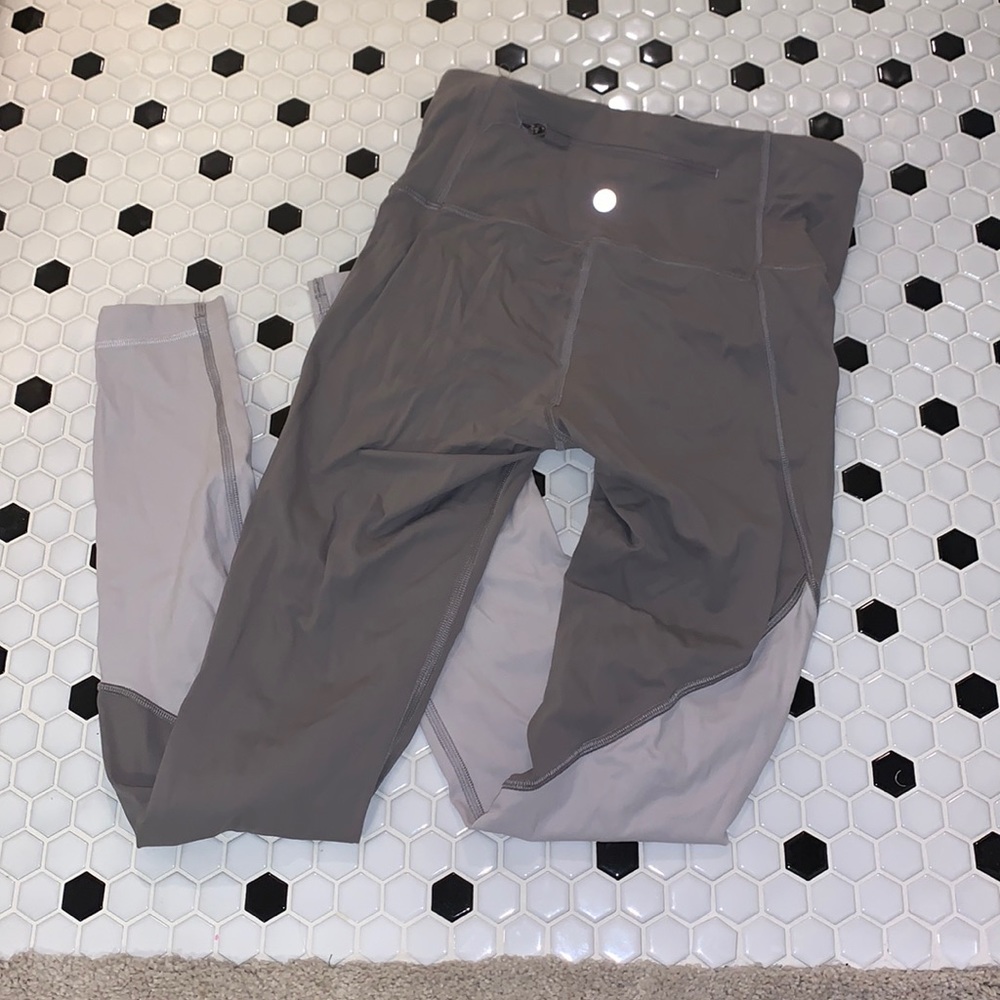 grey and white two toned legging size 4